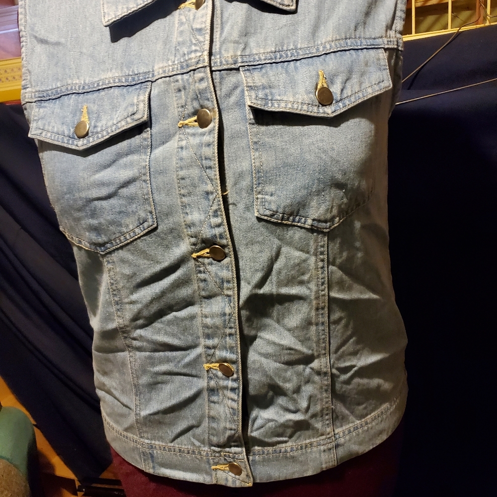 Coldwater creek size L button up blue jean vest euc